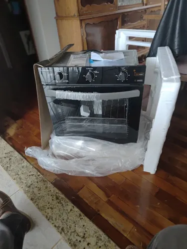 Vendo um forno elétrico de embutir 80 l 220v na caixaxa