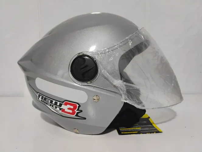 Capacete prata tamanho 58 ou 60 novo na caixa