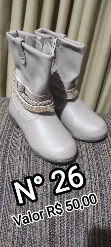 Vende Bota infantil Cano Médio bom estado.