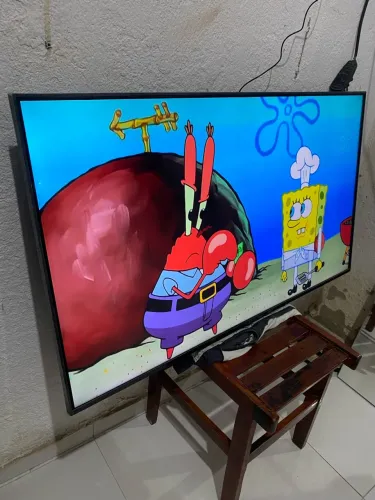 Tv smart 43 polegadas toda perfeita tenho a caixa controle e pezinho toda original LG