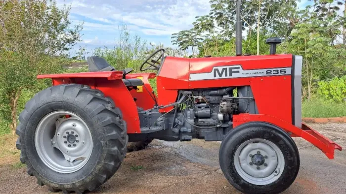 TRATOR MF 235
