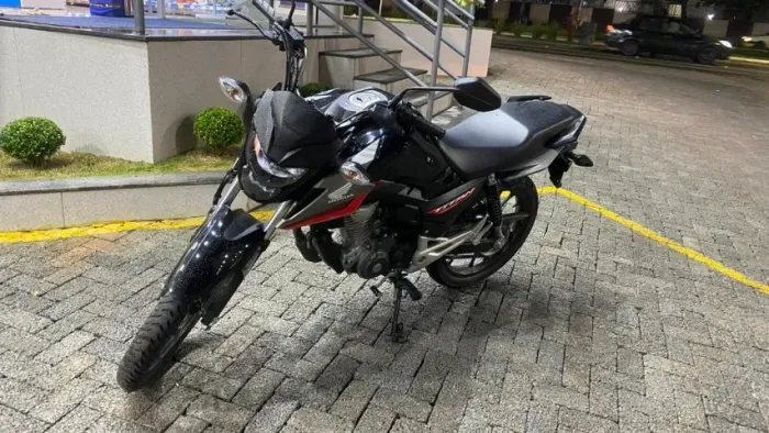 Moto Novíssima, sem nenhuma avaria.
