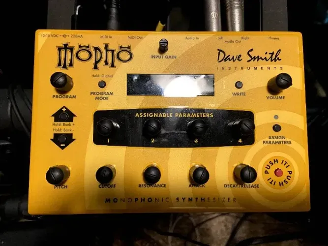 Dave Smith Mopho