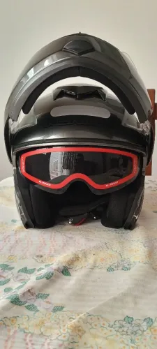 Capacete Robocop sem uso