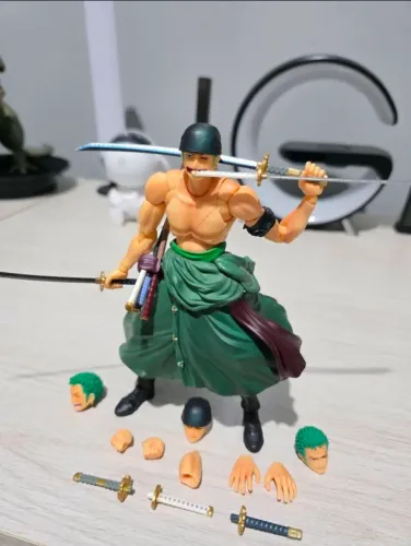 Action Figure Zoro (Boneco articulado)