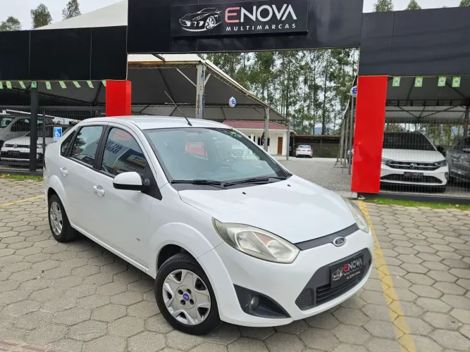 Ford Fiesta Sedan SE 1.6 8V Flex 4P 2014