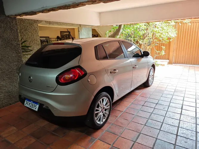 Fiat Bravo Essence Dualogic 1.8 Flex 16V 5P 2012