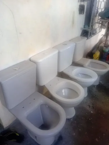 Vasos sanitários seminovos completos