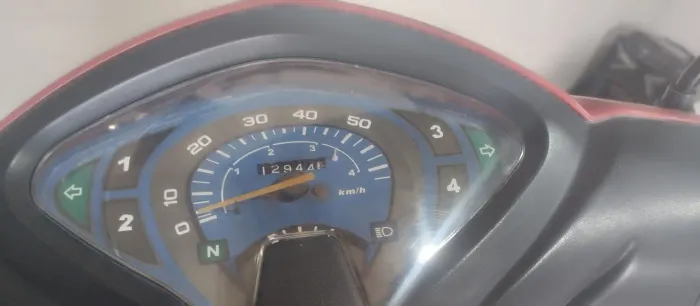 É uma moto Shineray gente 50 um único dono 13 km rodado revisão feita toda pronta para