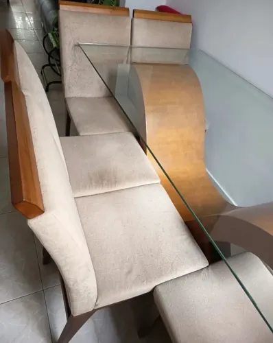 Mesa em Madeira com 6 cadeiras