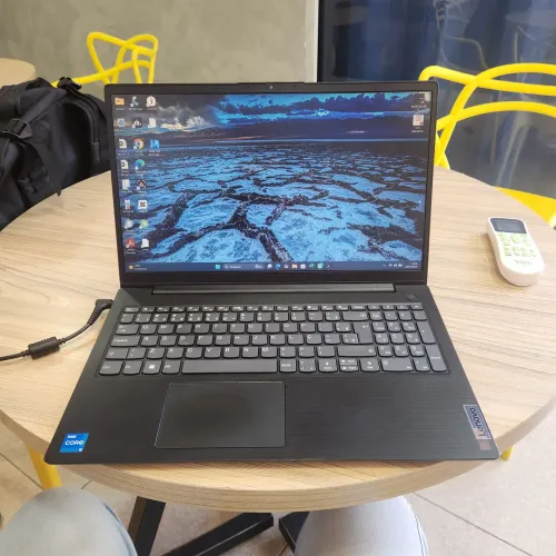 Notebook Lenovo i5 13ª Geração - 8GB RAM / 256GB SSD - Impecável