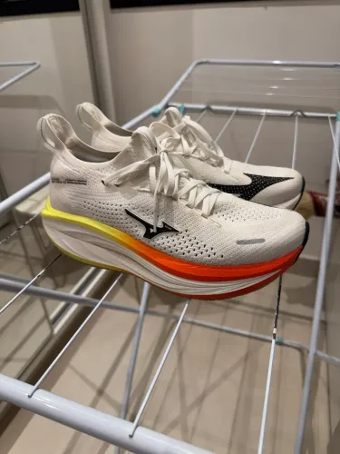 Mizuno Neo Vista 3