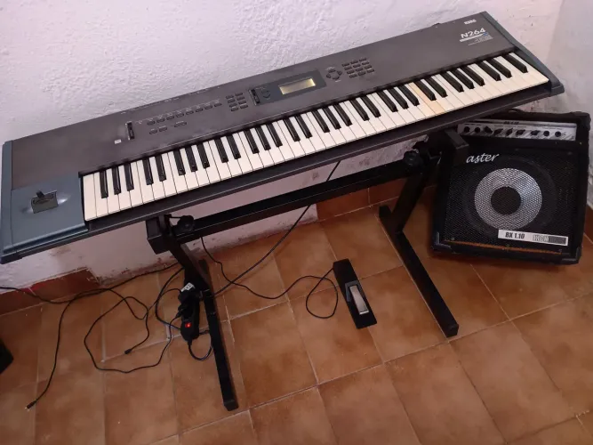 Korg N 264 super conservado e completo.