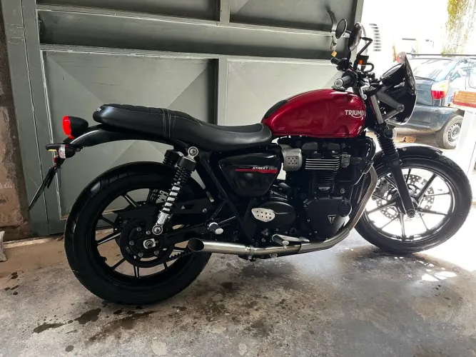 Triumph Street Twin 900 - Bem Conservada!