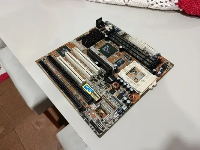 Placa Mãe Asus P5A-B Super Socket 7 AT com AGP - não da video