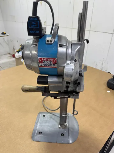 MÁQUINA DE CORTE DE TECIDO BLUE STREAK II - EASTMAN (USADA)