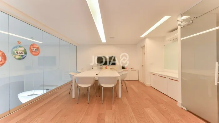 EXCELENTE SALA COMERCIAL EM CONDOMÍNIO PREMIUM Excelente sala comercial em condomínio prem
