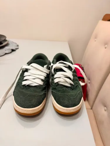 Tênis Jordan infantil tamanho 34 original semi novo