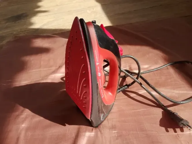 Ferro de passa roupas