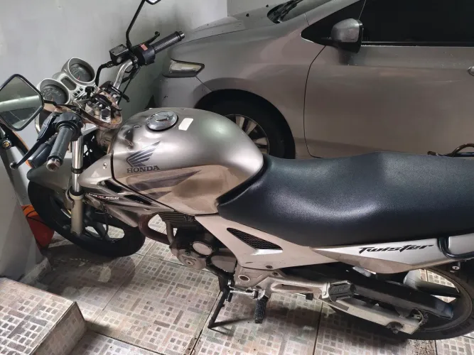 CBX 250 Twister - Ótimo estado / Moto de garagem / Cinza