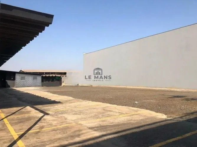 Terreno com vocação comercial para locação no bairro Morumbi em Piracicaba/SP