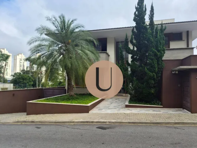 Casa com 4 suítes - O Refúgio Perfeito: Luxo, Conforto e Natureza em uma Localização Privi