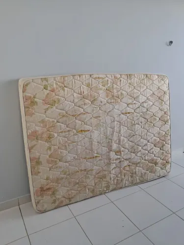 Colchão casal usado