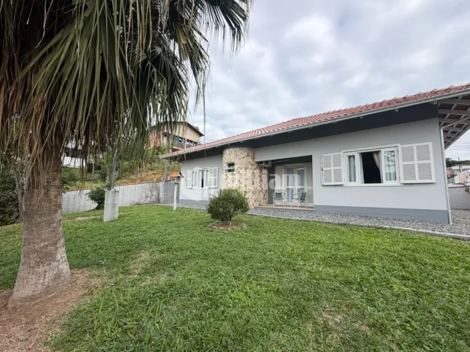 CASA TÉRREA COM 899M² DE TERRENO E 1 SUÍTE + 2 QUARTOS NO BAIRRO ÁGUAS CLARAS
