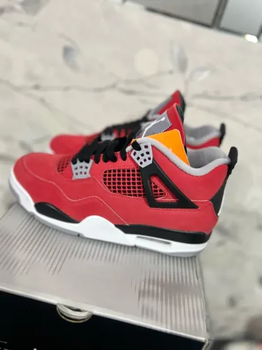 Tênis Air Jordan retrô 4 Toro bravo ORIGINAL Tamanho 39