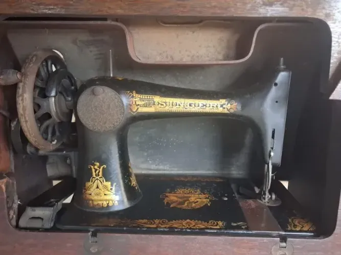 maquina de costura Singer antiga de mais de 100 anos em perfeita estado de conservação 