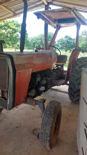 Vende-se trator