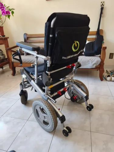 Cadeira de Rodas Motorizada Divinità 12' Tamanho P