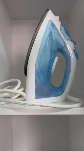 Ferro de Passar Roupa Britânia a vapor 220V