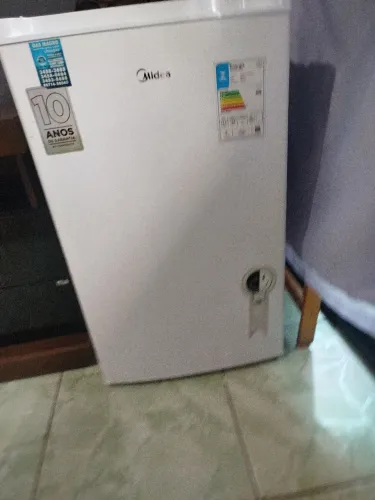 Vende se Frigobar Medeia semi novo