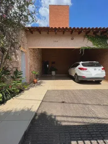 Casa para venda possui 350 metros quadrados com 4 quartos em Vila Maria - São José do Rio