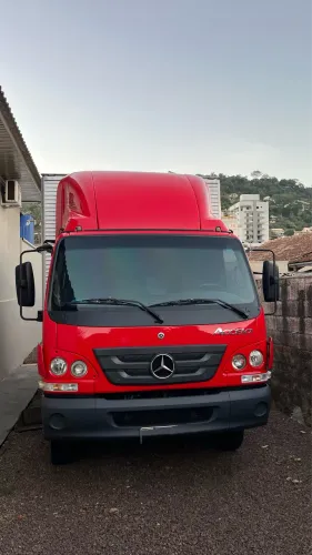 Caminhão Acello 815