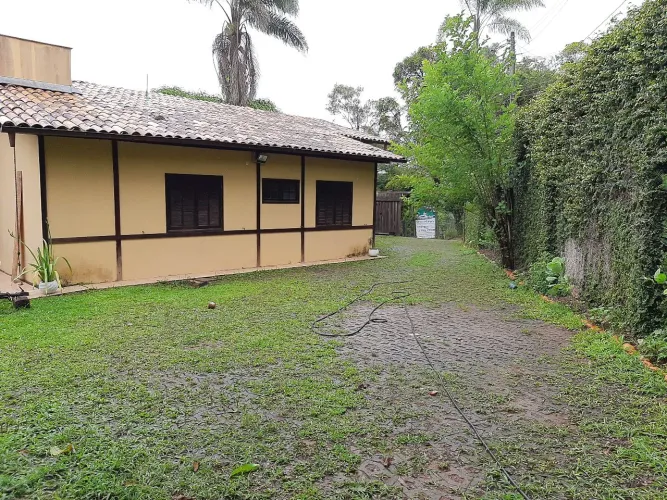 Casa em Macacos (São Sebastião das Águas Claras)