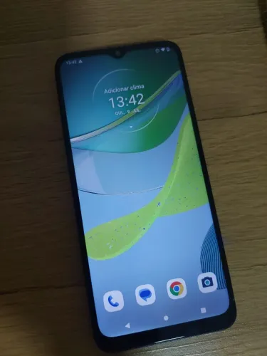 Celular Moto E13