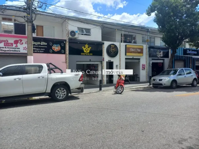 Imóvel Comercial à venda com um apartamento de 01 quarto.
