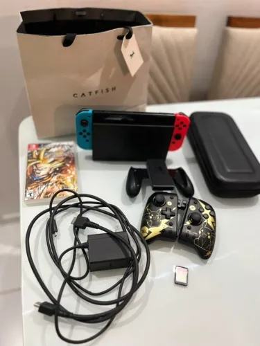 Nintendo Switch com 2 controles - Sem marcas de uso + 6 jogos inclusos