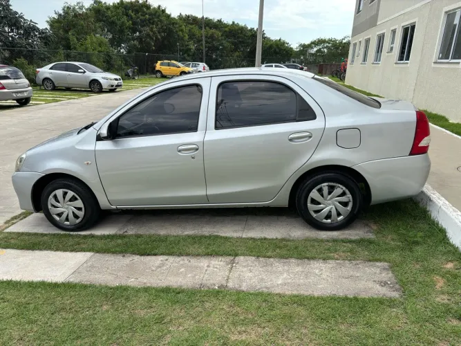 Toyota Etios X Sedan 1.5 Flex 16V 4P Mec. 2014