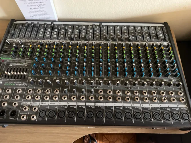 Mesa de som ProFx 22 v2