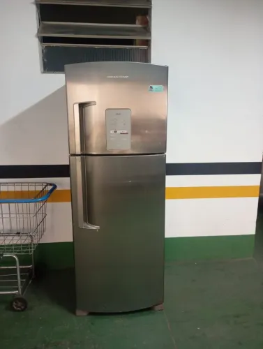 GELADEIRA BRASTEMP FROS FREE FUNCIONANDO PERFEITAMENTE,MARCA DE USO NO PÉ