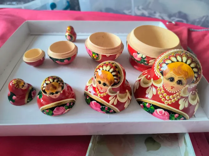 Boneca russa antiga em madeira 
