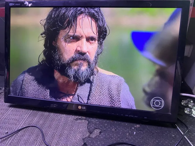 Vendo tv monitor  LG 26 polegadas obs não é Smartv 