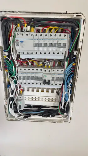 Eletricista em Salvador - Instalações reparos e muito mais 