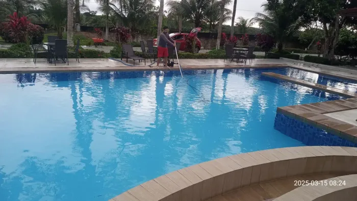 Limpeza e manutenção de piscina 