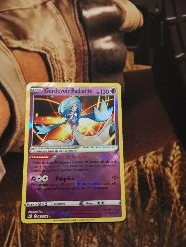 Carta Pokémon gardevoa radiante em ótimo estado