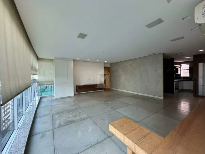 Livia Machado Imóveis VENDE Apartamento Amplo na Praia do Canto | Andar Alto | 3 Quartos T