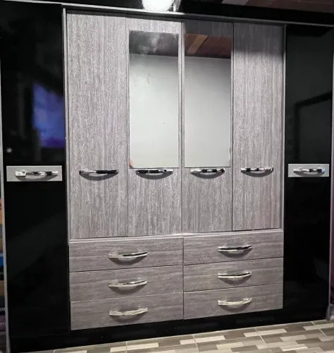 Guarda-roupas 6 portas